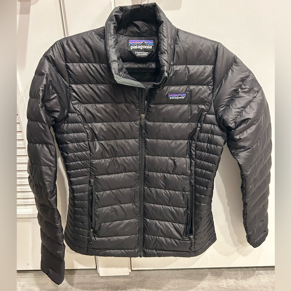 women’s fitted patagonia jacket - size small, black